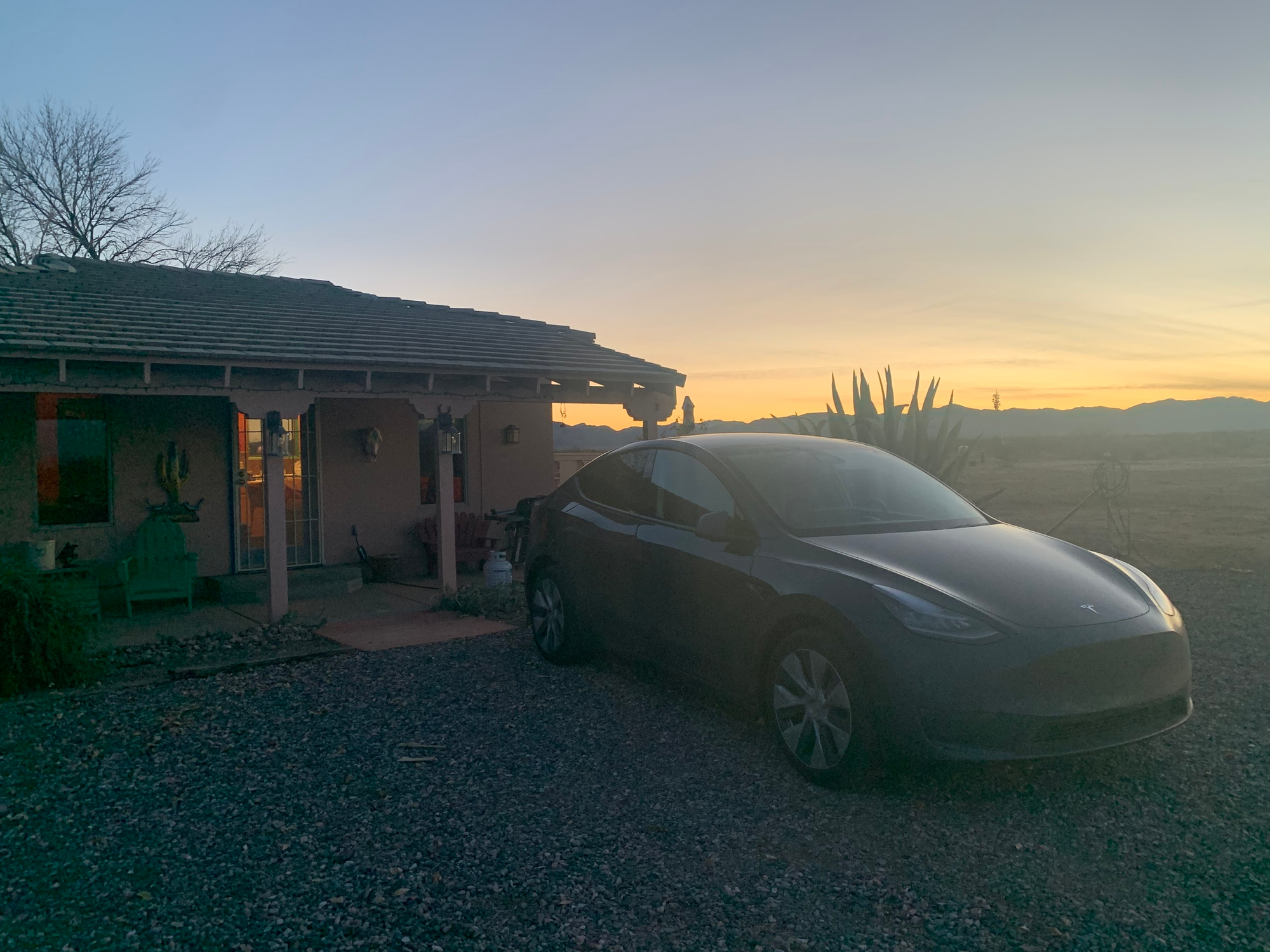 在亚利桑那州墓碑镇的小型 Airbnb 为我的车充电